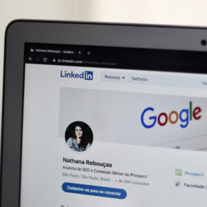 LinkedIn dodaje i ulepsza narzędzia dla twórców - Photo by Nathana Reboucas on Unsplash