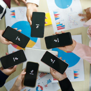 TikTok uruchamia program płatnych subskrypcji, który ma wspomóc twórców w zarabianiu w aplikacji.