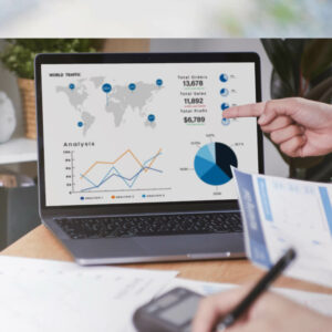 Laptop z pokazanymi wykresami.