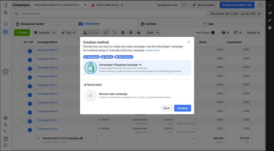 Zrzut ekranu, przedstawiający funkcje automatyzacji reklam w Meta.