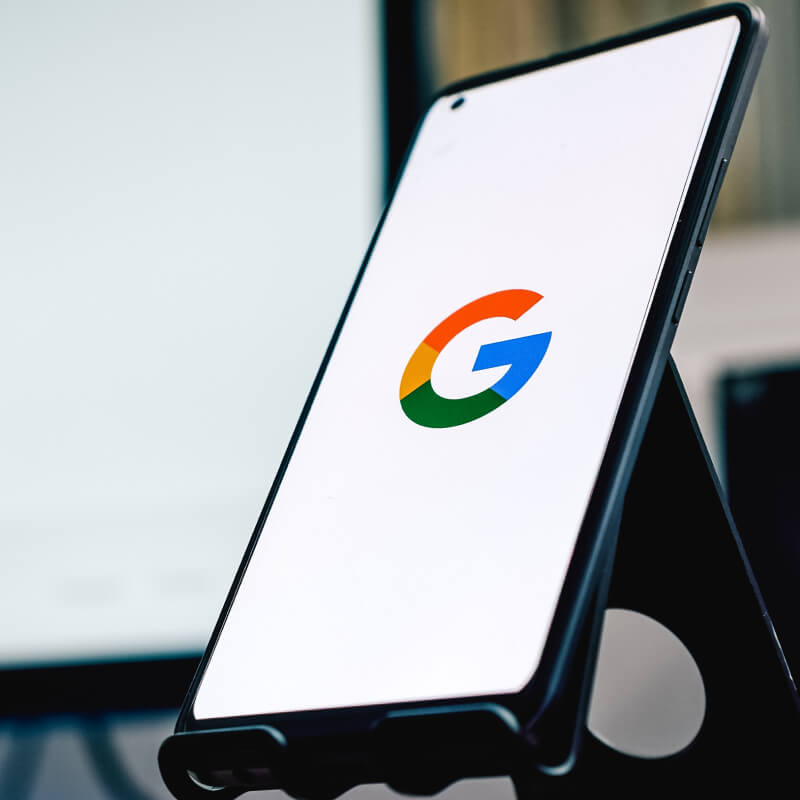 Telefon z logo Google