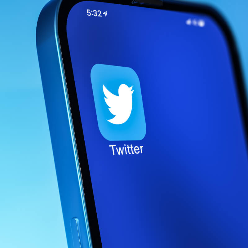 Logo aplikacji Twitter w telefonie