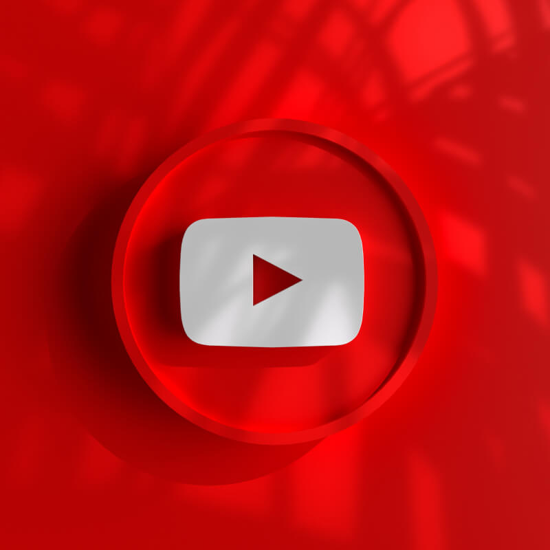 Logo YouTube na czerwonym tle z cieniami liści